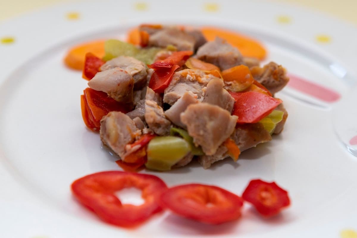 Месно ястие с чушки и маслини